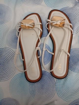 Sandalias Zara blancas planas