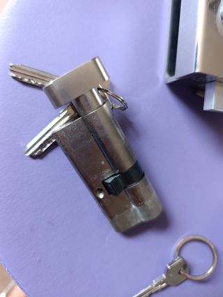 Cierres puerta cristal + bombin con pestillo