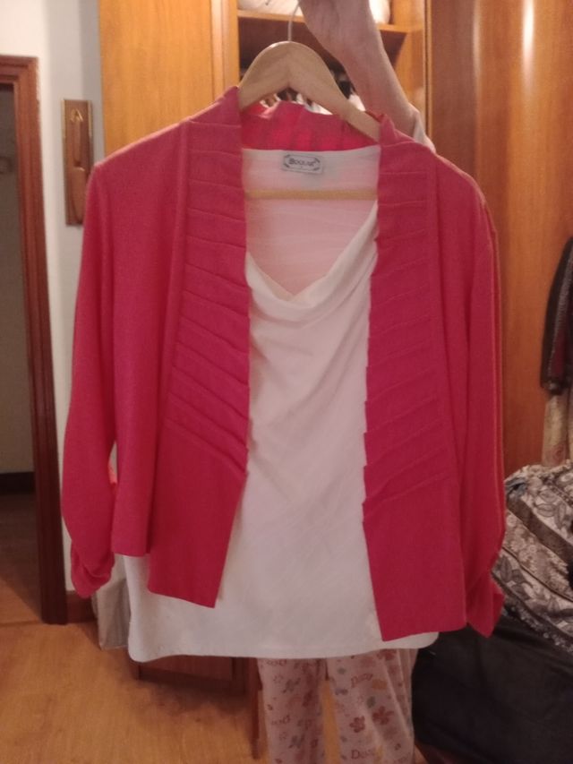 Conjunto blusa y chaqueta rosa