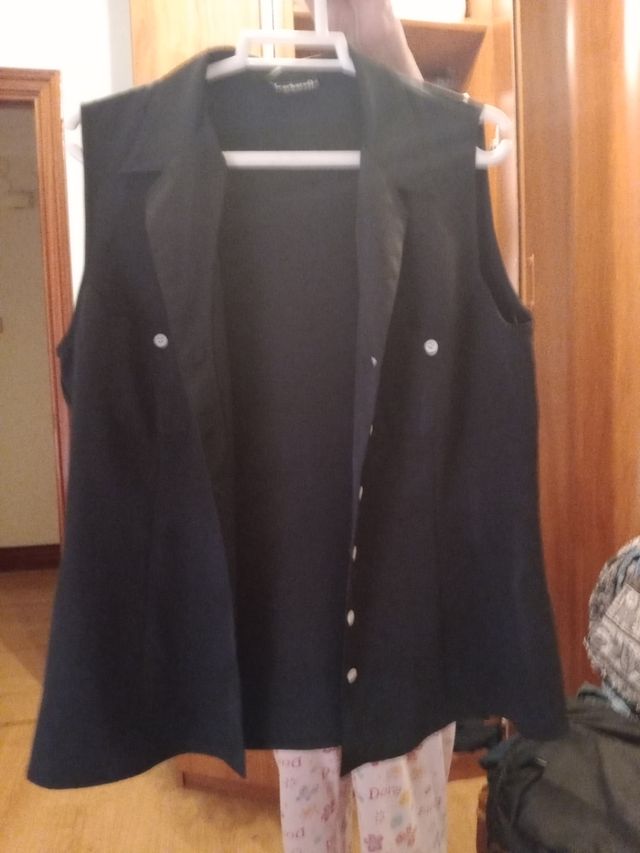 Chaleco negro Benetton