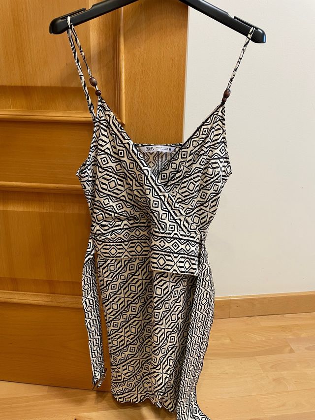 Vestido Zara corto beige-negro