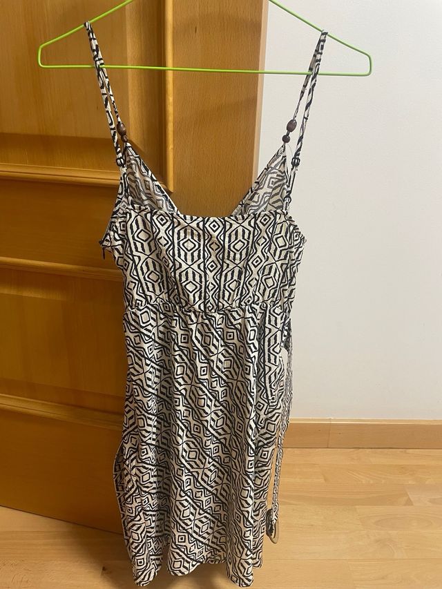 Vestido Zara corto beige-negro