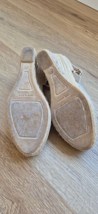 Zapatos cuña MAYBE plata