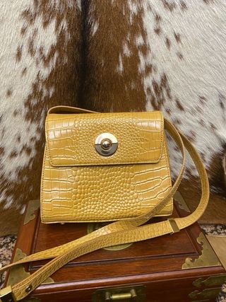 Bolso Uterqüe piel amarilla