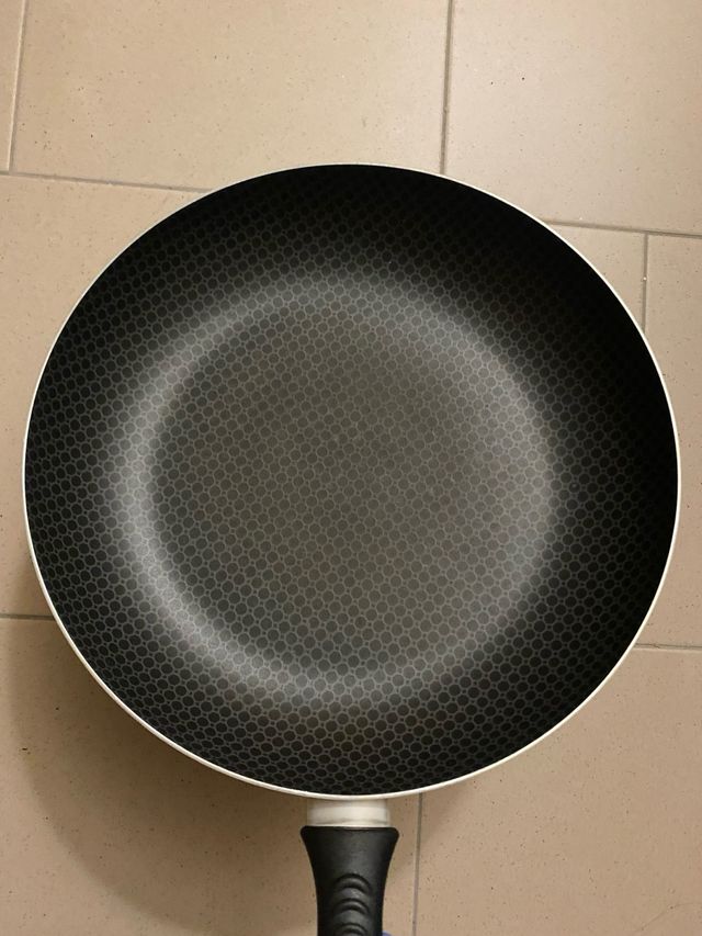 Padella antiaderente nera