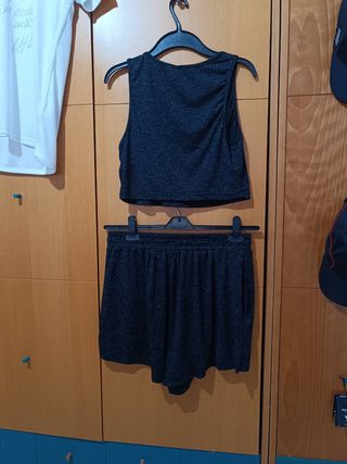 Conjunto deportivo negro 