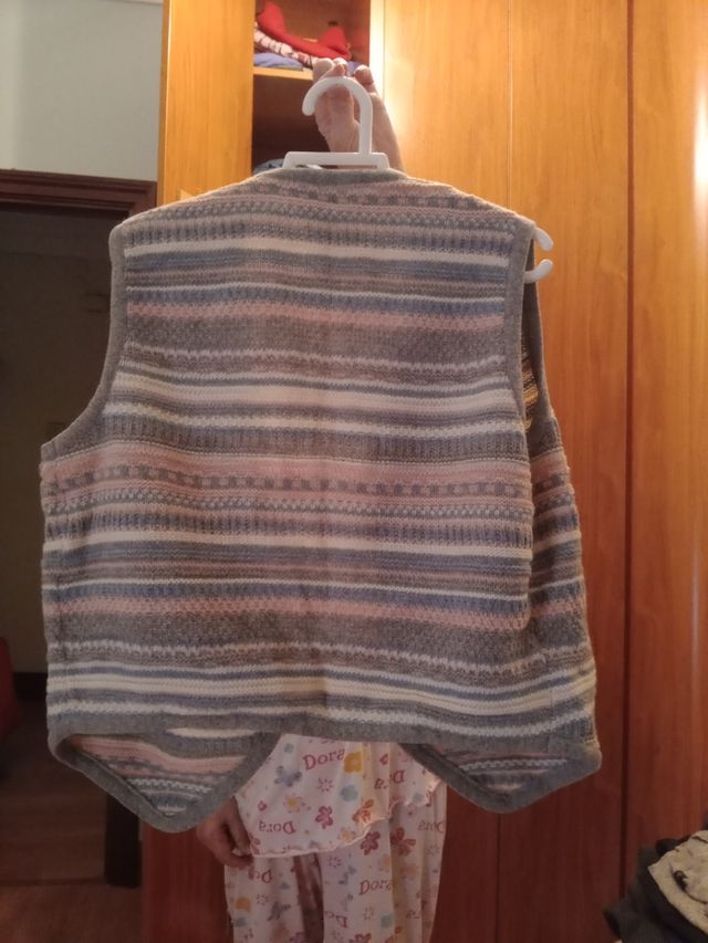 Chaleco punto Galle rosa-gris