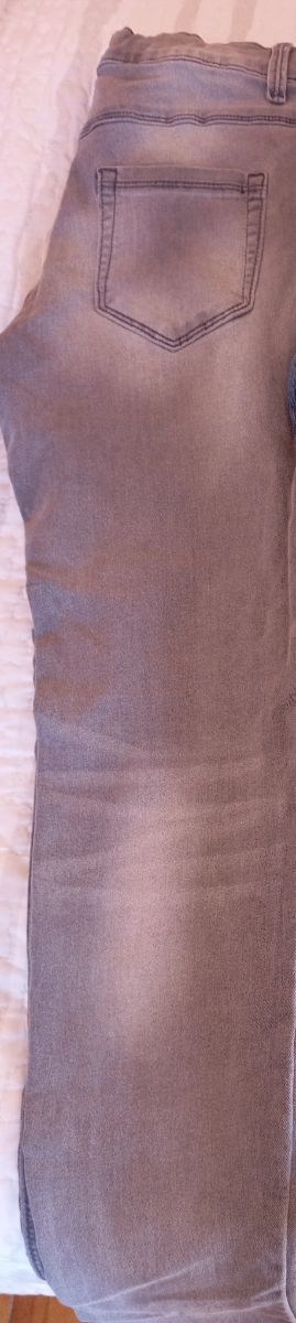 Conjunto de Sudadera polar Benetton UCB y 
Pantalo