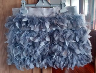 Minifalda plumas gris Stradivarius - T-M