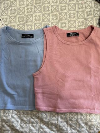 2 Tops Bershka XS - Azul y Rosa
