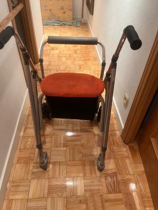Andador adulto plegable con asiento y cesta