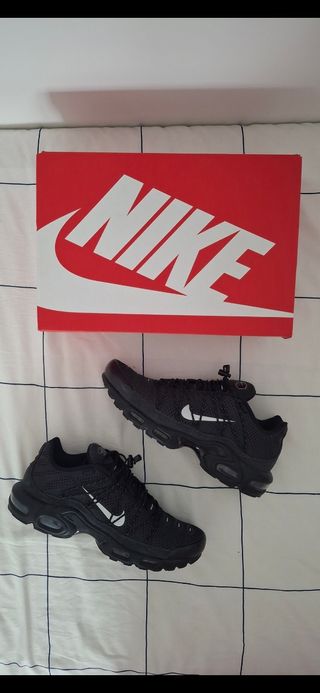 Nike Air Max Plus TN - Negras