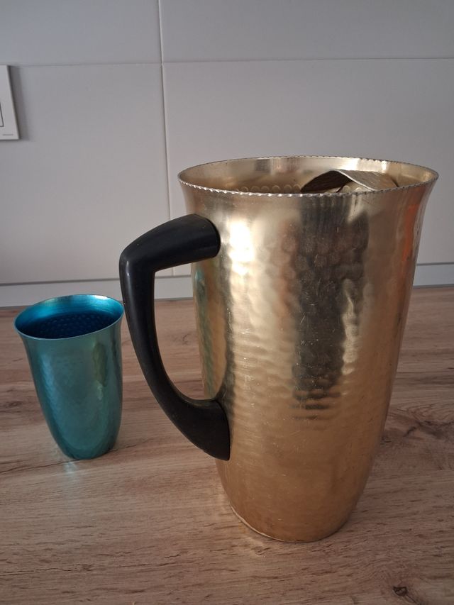 Jarra y vasos vintage metal