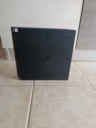 PS4 Pro (PlayStation 4 Pro) 1TB + 2 Joystick
