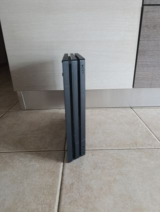 PS4 Pro (PlayStation 4 Pro) 1TB + 2 Joystick
