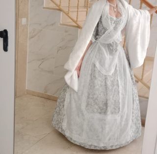 Precioso traje huertana gris y blanco