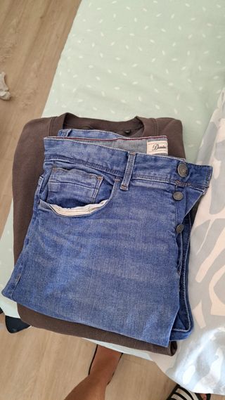 Jeans y sudadera - Azul y marrón