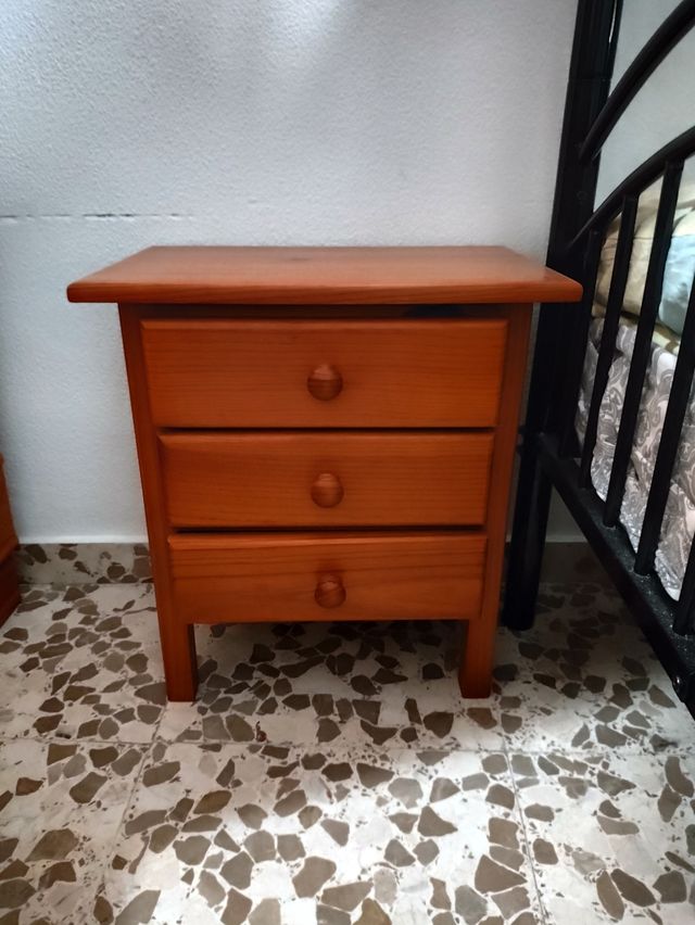 Mesita noche 3 cajones - Madera