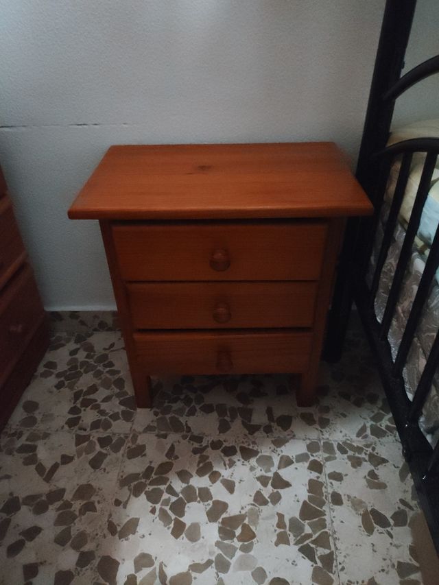 Mesita noche 3 cajones - Madera