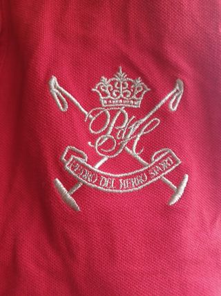 Polo rojo Pedro del Hierro