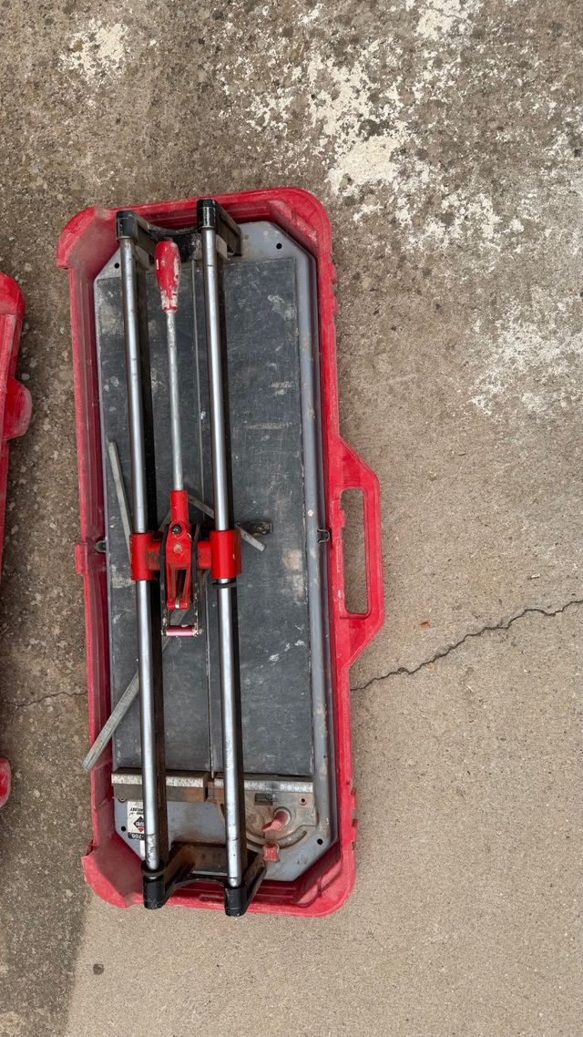 Cortadora valdosas azulejos Rubi TX700