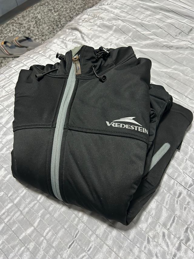 Chaqueta Vredestein negra invierno