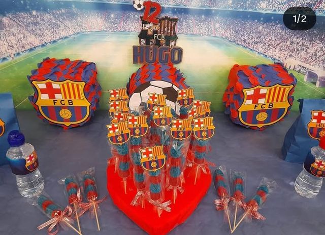 Piñatas pequeñas y decoración de cumple.