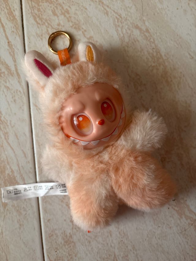 Peluche Labubu con llavero
