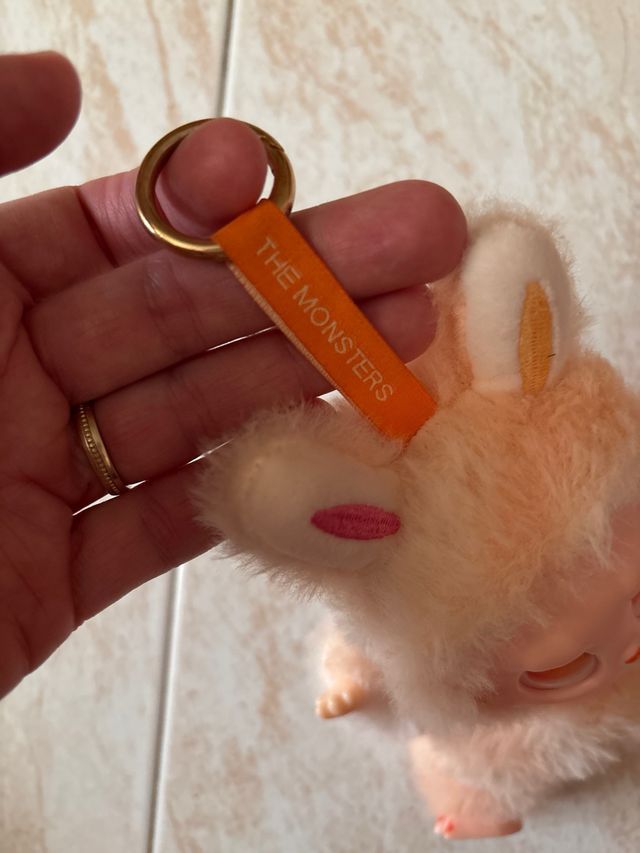 Peluche Labubu con llavero