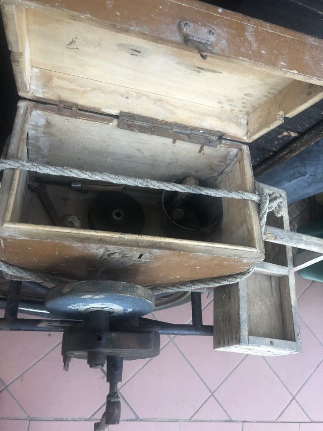 Bicicletta dell'arrotino degli antichi mestieri