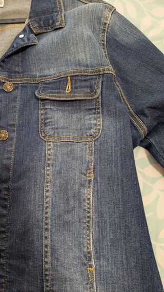 Chaqueta vaquera XL, sería una talla 48/50 ancha