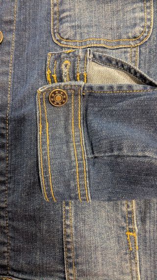 Chaqueta vaquera XL, sería una talla 48/50 ancha