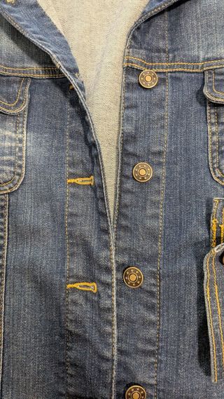 Chaqueta vaquera XL, sería una talla 48/50 ancha