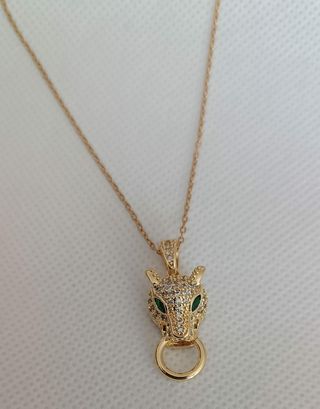 Collar con dije de pantera dorado