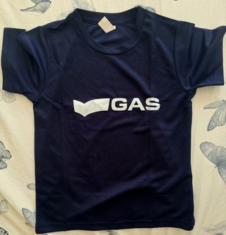 Maglietta bimbo GAS blu nuova.
Taglia 120 cm