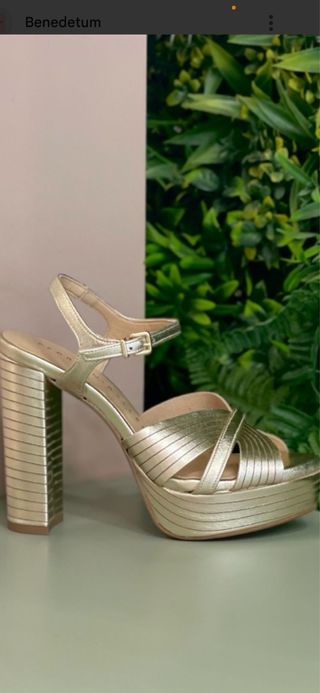 Sandalias Benedetum doradas
