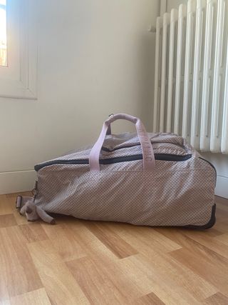 Maleta Kipling lila con ruedas