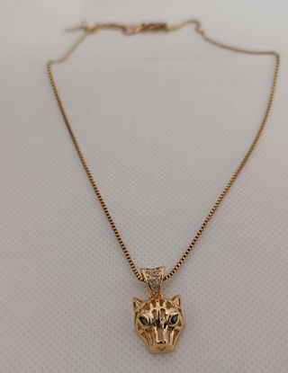 Collar con dije de pantera dorado
