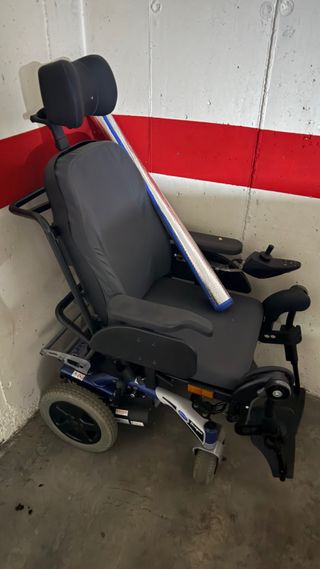 Silla de ruedas. Eléctrica. Recogida en persona.