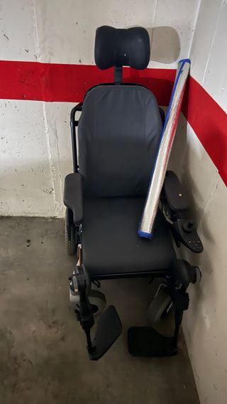 Silla de ruedas. Eléctrica. Recogida en persona.