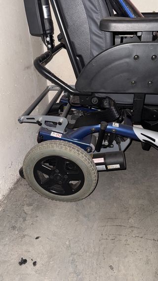 Silla de ruedas. Eléctrica. Recogida en persona.