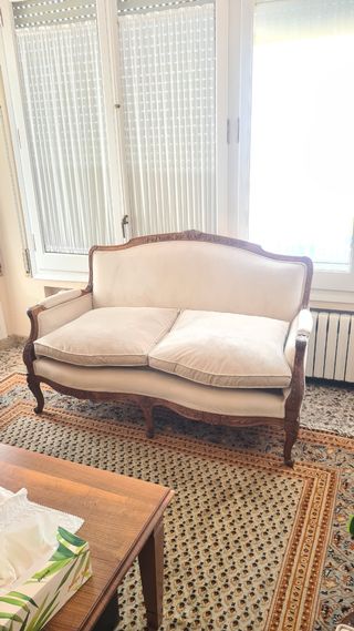 Sofá y sillones nogal labrado