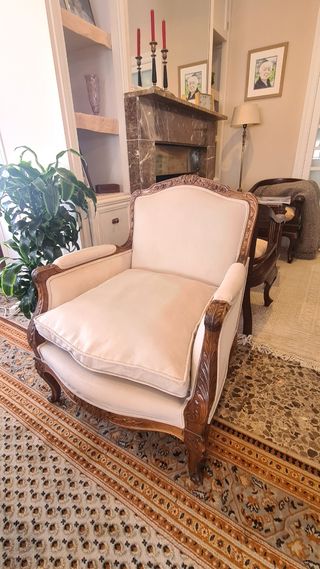Sofá y sillones nogal labrado