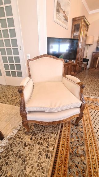 Sofá y sillones nogal labrado