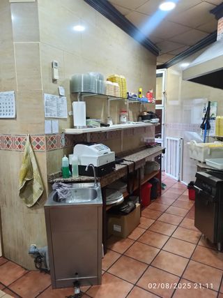 Asador de carnes a la brasa y pizzería de leña
