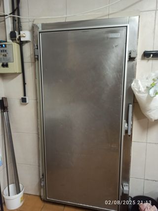 Asador de carnes a la brasa y pizzería de leña