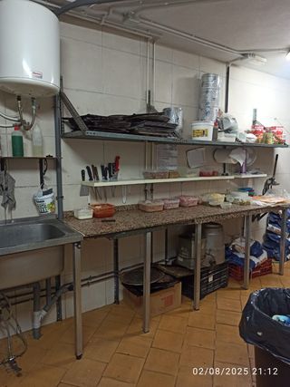 Asador de carnes a la brasa y pizzería de leña