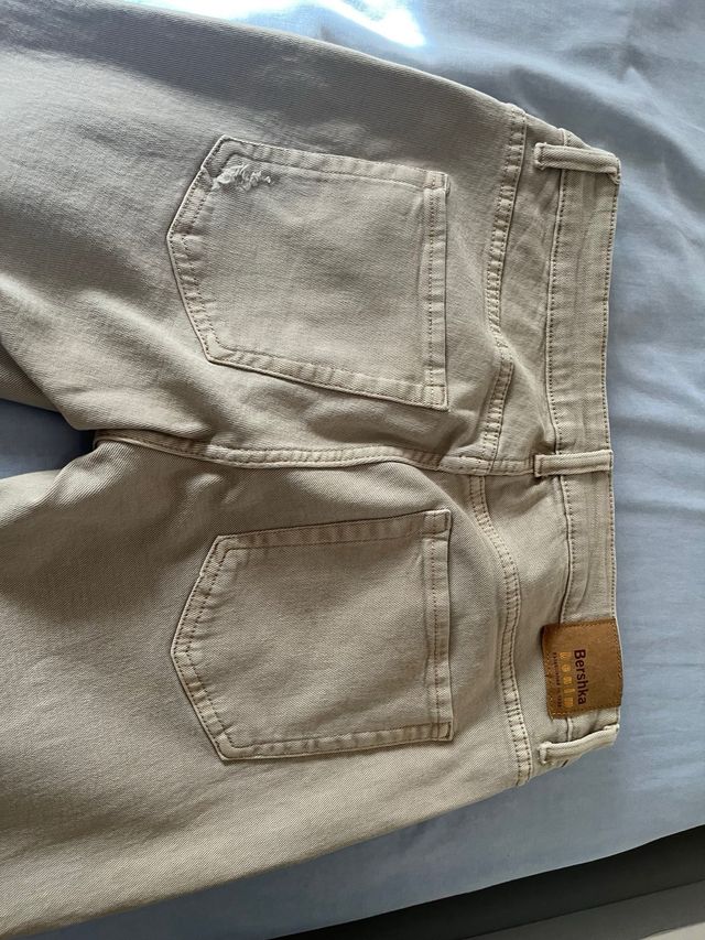 Vaqueros Bershka beige - Talla L