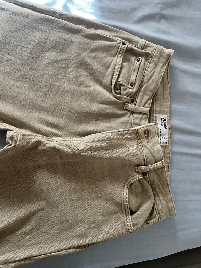 Vaqueros Bershka beige - Talla L