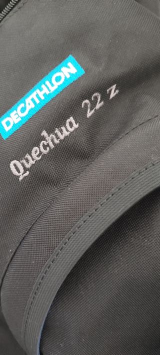 Mochila Decathlon Quechua 22L - Negra. Nueva.